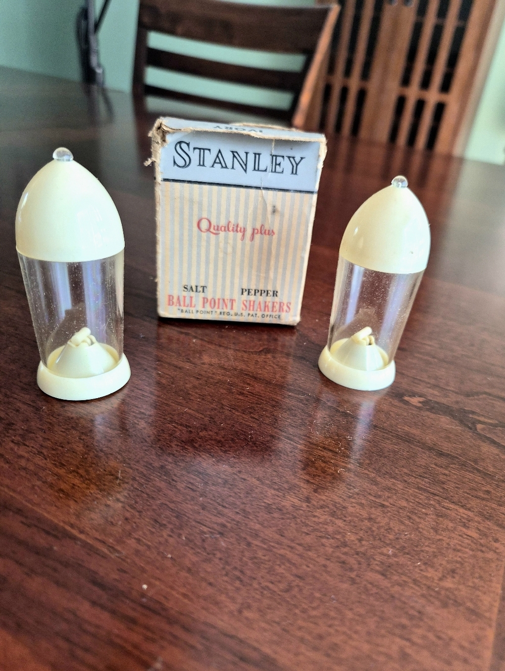 Vintage Stanley Brand Ivory Ball Point Salt & Pepper Shakers w/box EUC